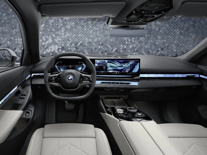 BMW 530e — תא הנוסעים
