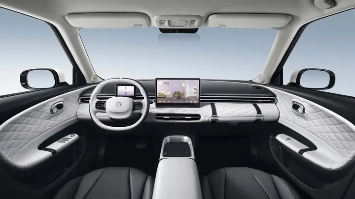 Dongfeng Box — תא הנוסעים