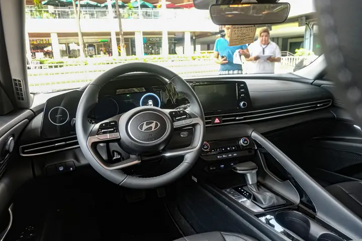 Hyundai Elantra — תא הנוסעים