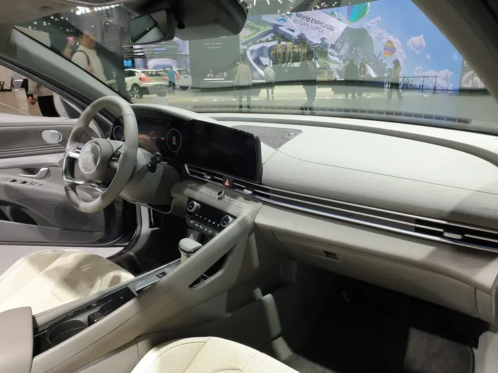 Hyundai Elantra — תא הנוסעים
