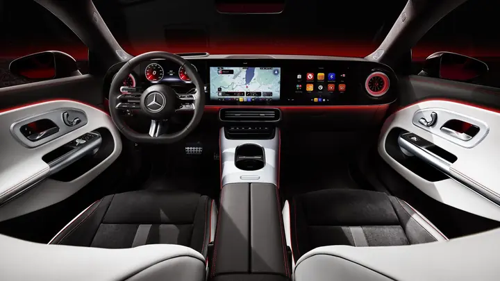 Mercedes-Benz CLA 200 — תא הנוסעים