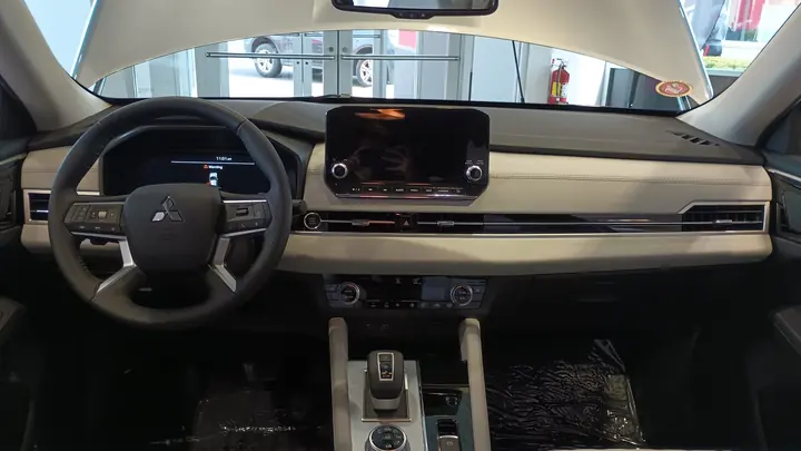 Mitsubishi Outlander — תא הנוסעים