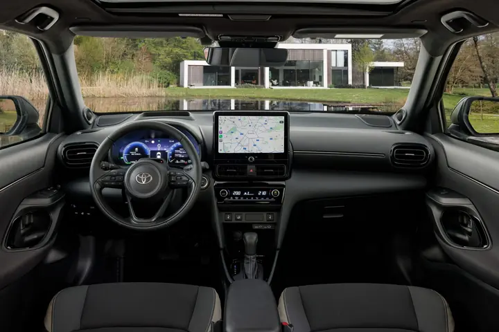 Toyota Yaris Cross — תא הנוסעים